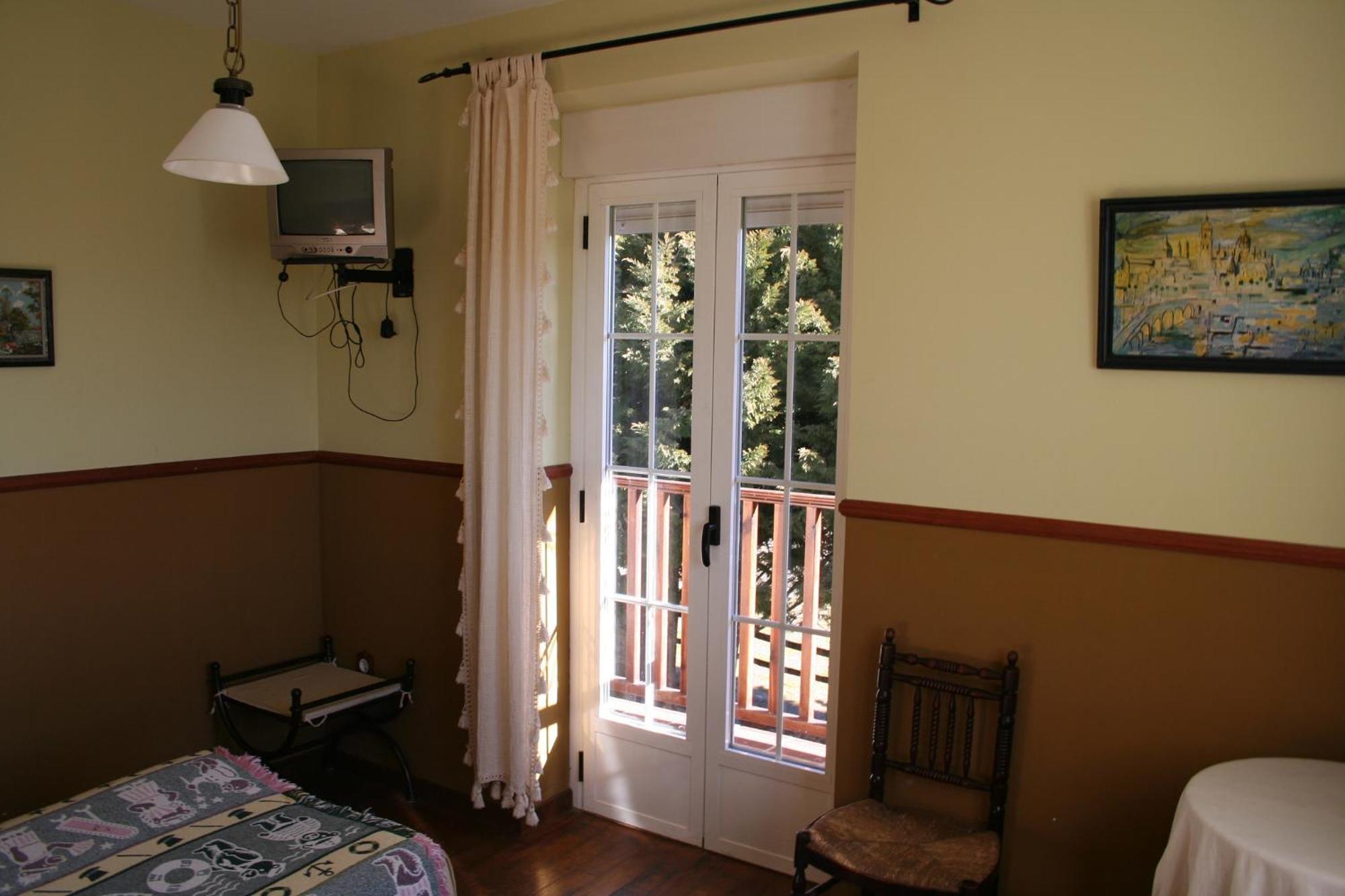 La Casona De Collado ξενώνας Hoyos del Collado Εξωτερικό φωτογραφία
