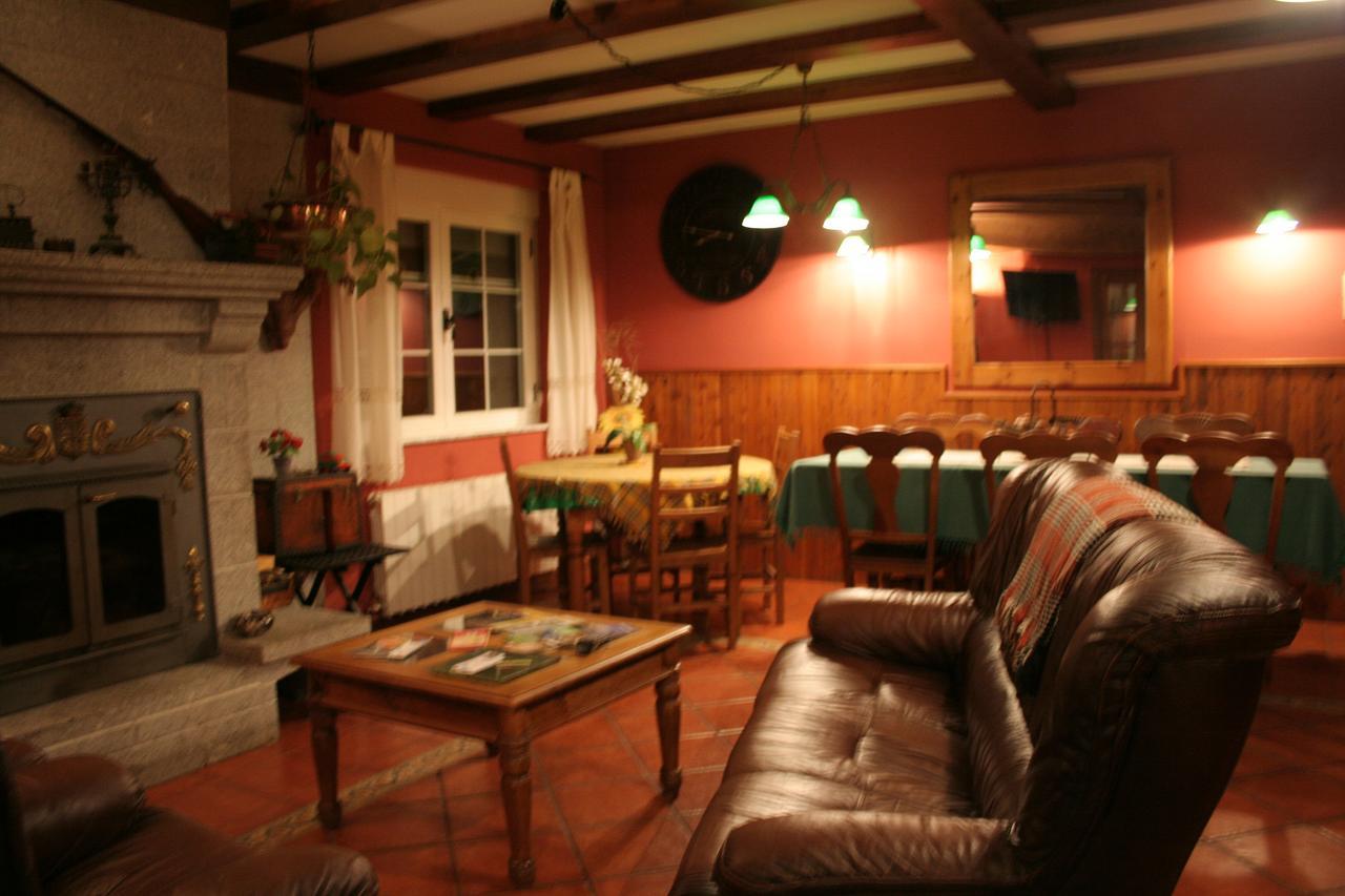 La Casona De Collado ξενώνας Hoyos del Collado Εξωτερικό φωτογραφία